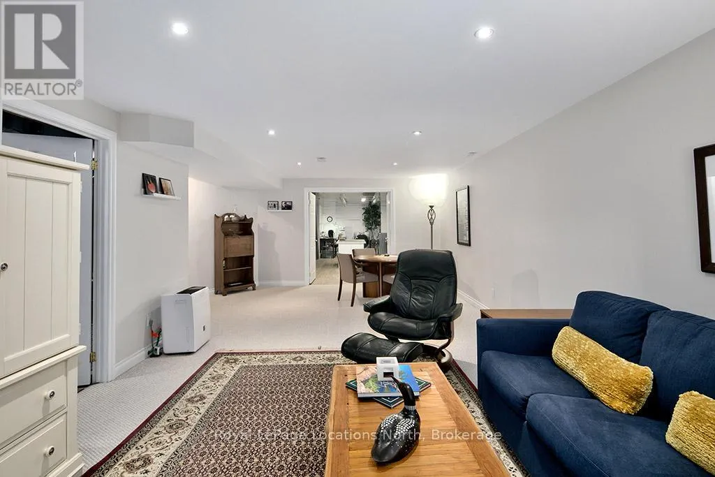 21 WATERSIDE LANE