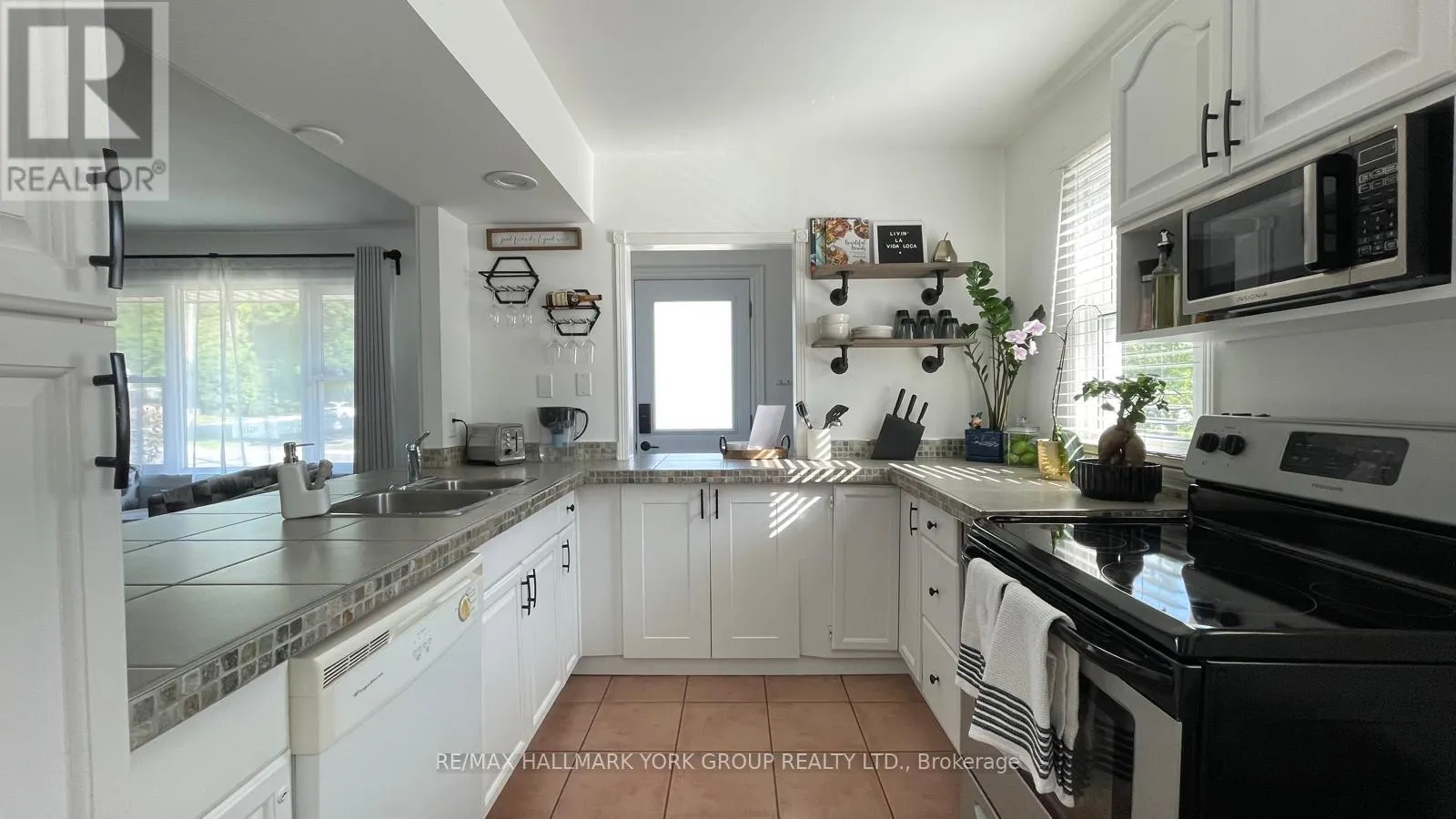 102 GUNN STREET