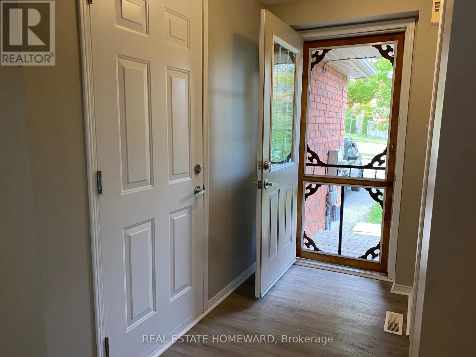 451 FERNDALE DRIVE S