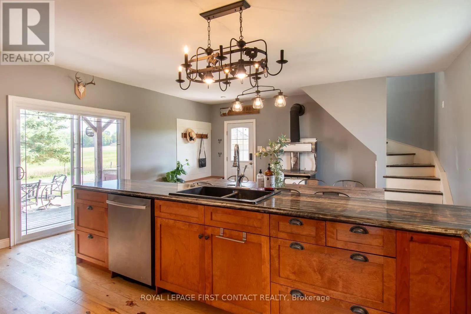 1293 RAINBOW VALLEY ROAD E