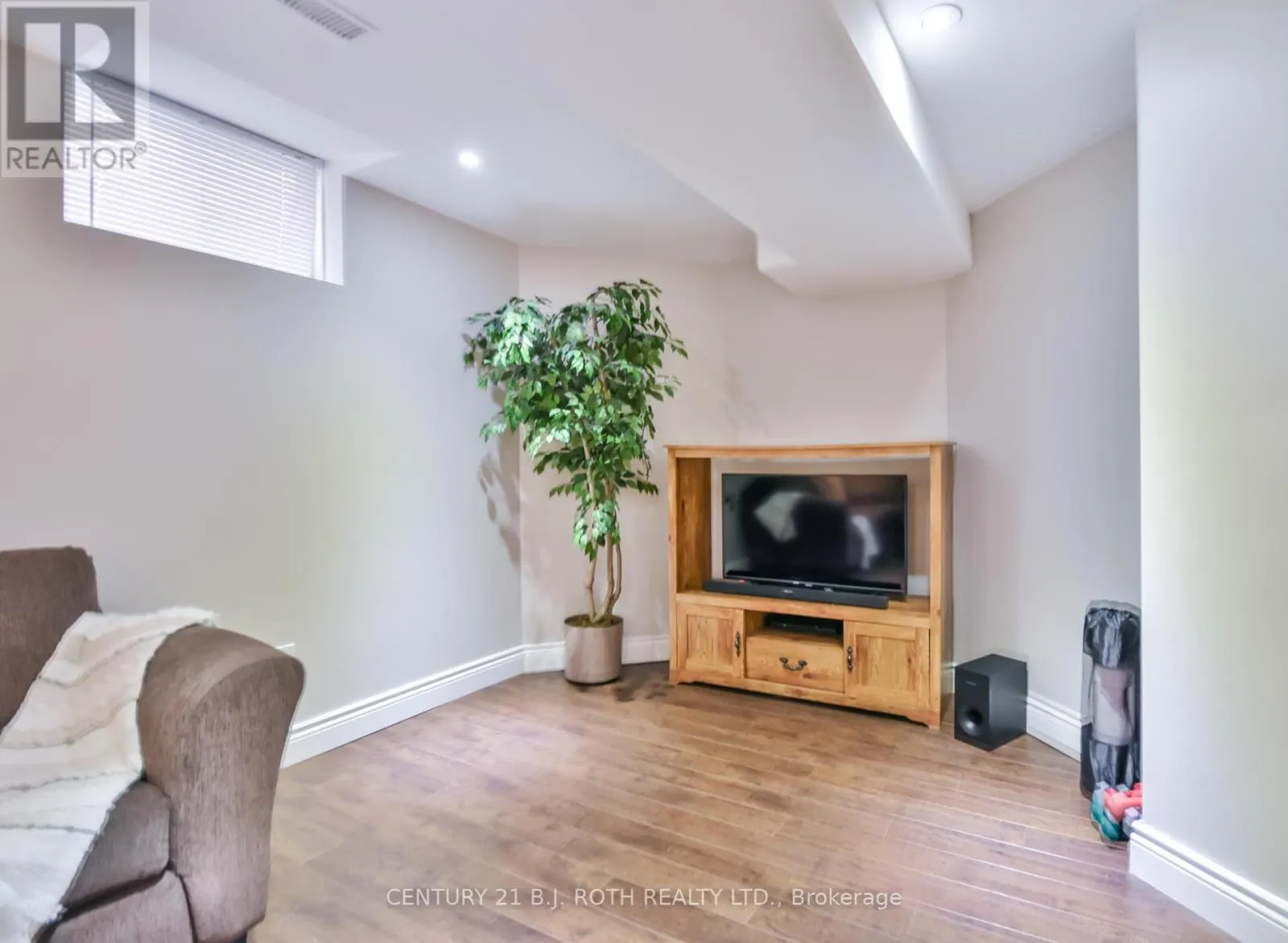 28 SHAINA COURT
