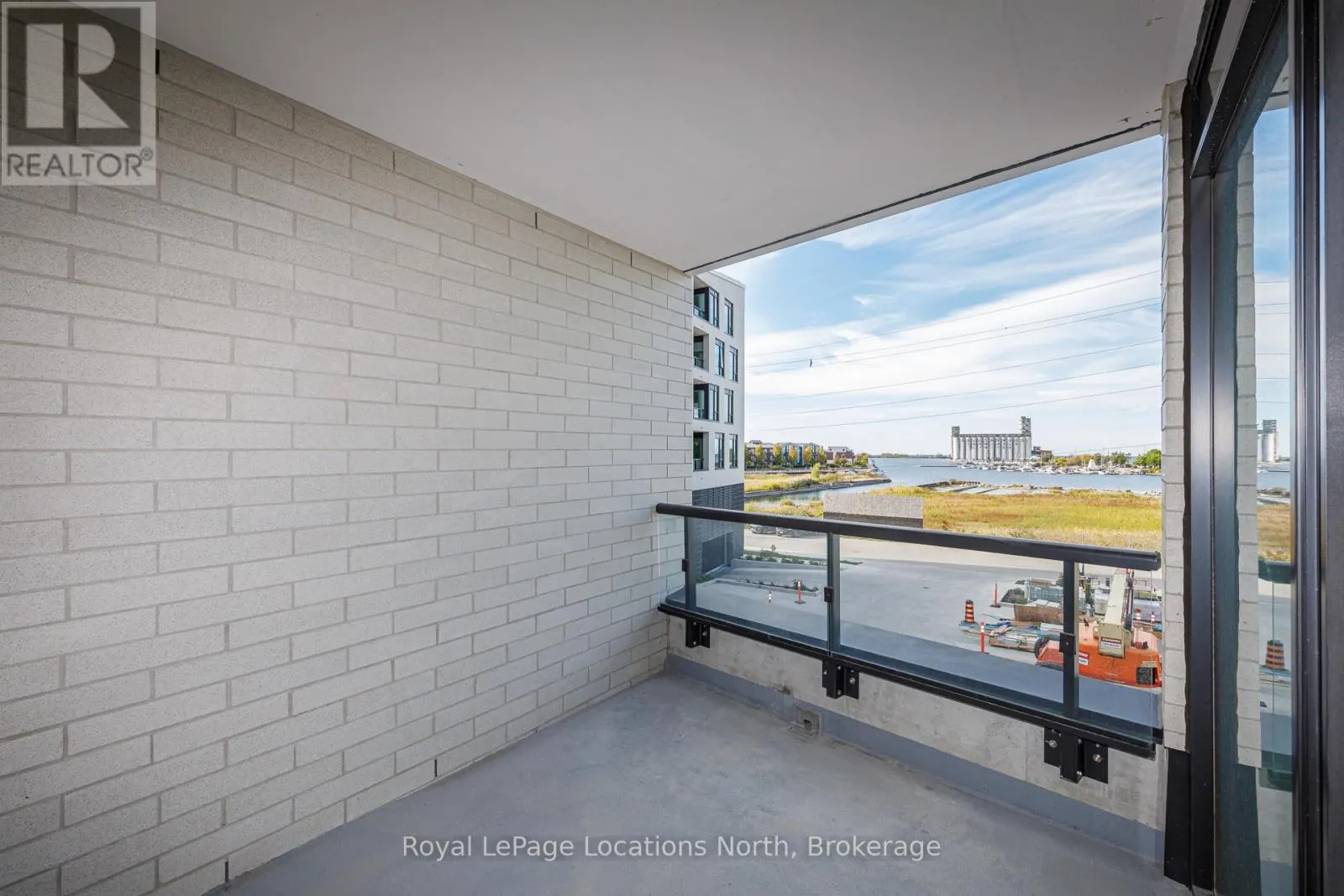 203 - 31 HURON STREET, #203