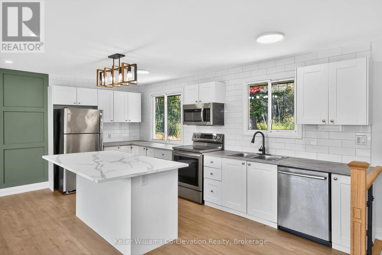 556 CHAMPLAIN ROAD
