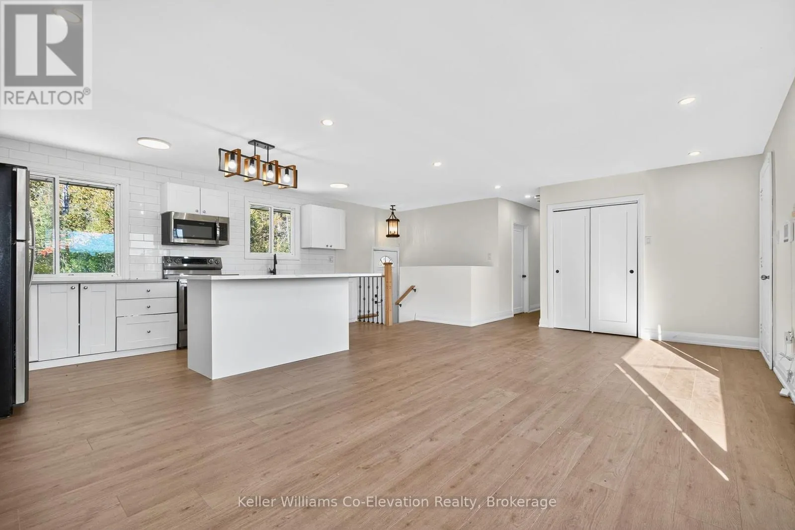 556 CHAMPLAIN ROAD