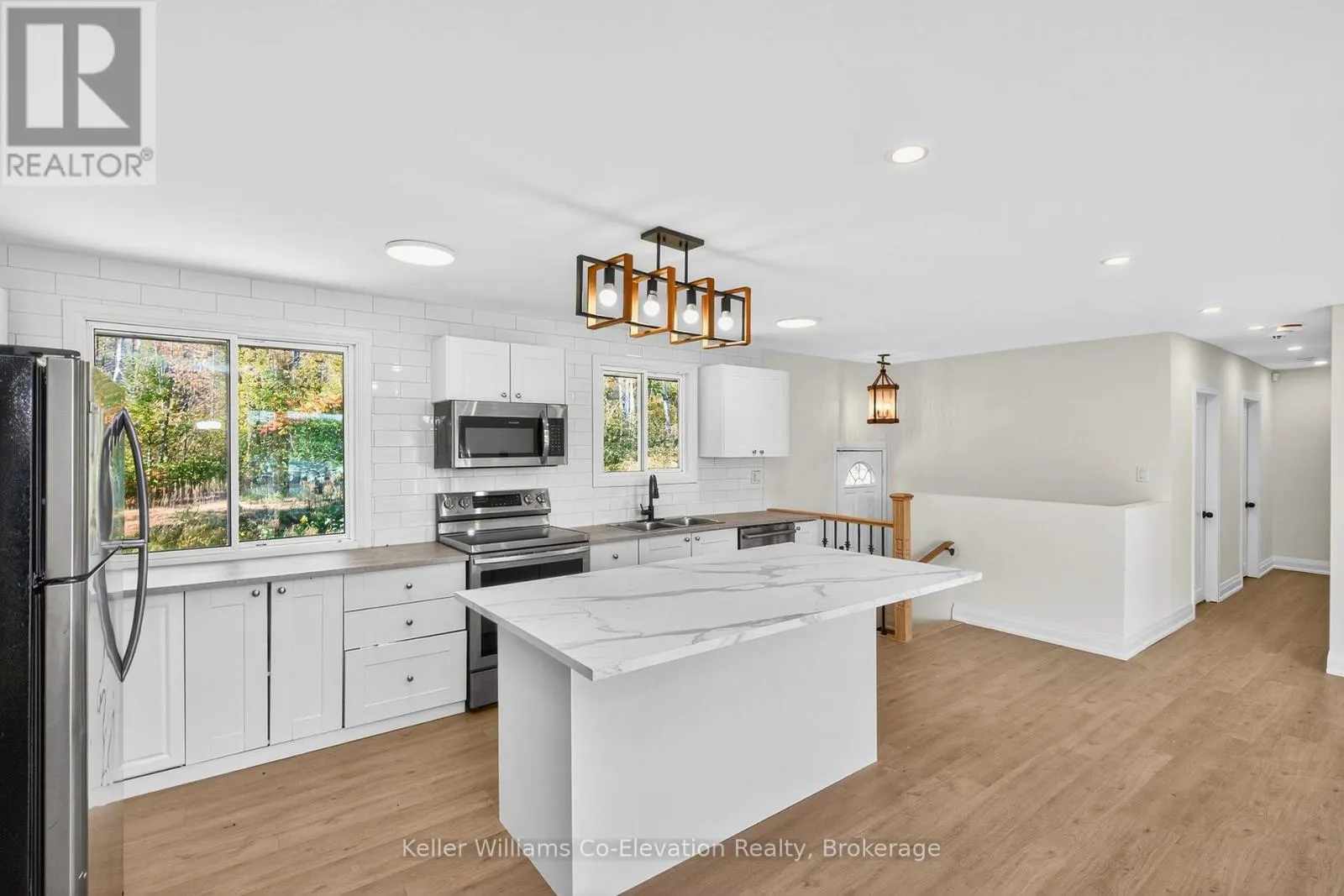 556 CHAMPLAIN ROAD