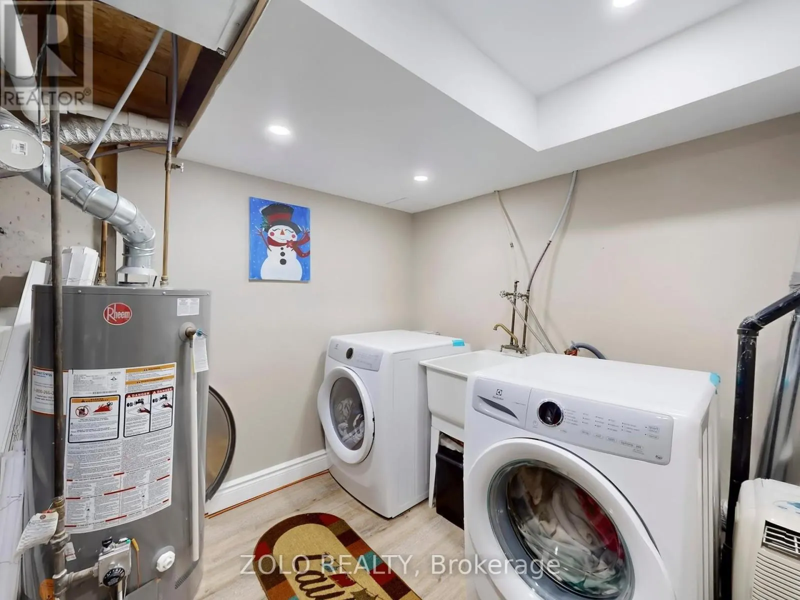 69 LION'S GATE BOULEVARD