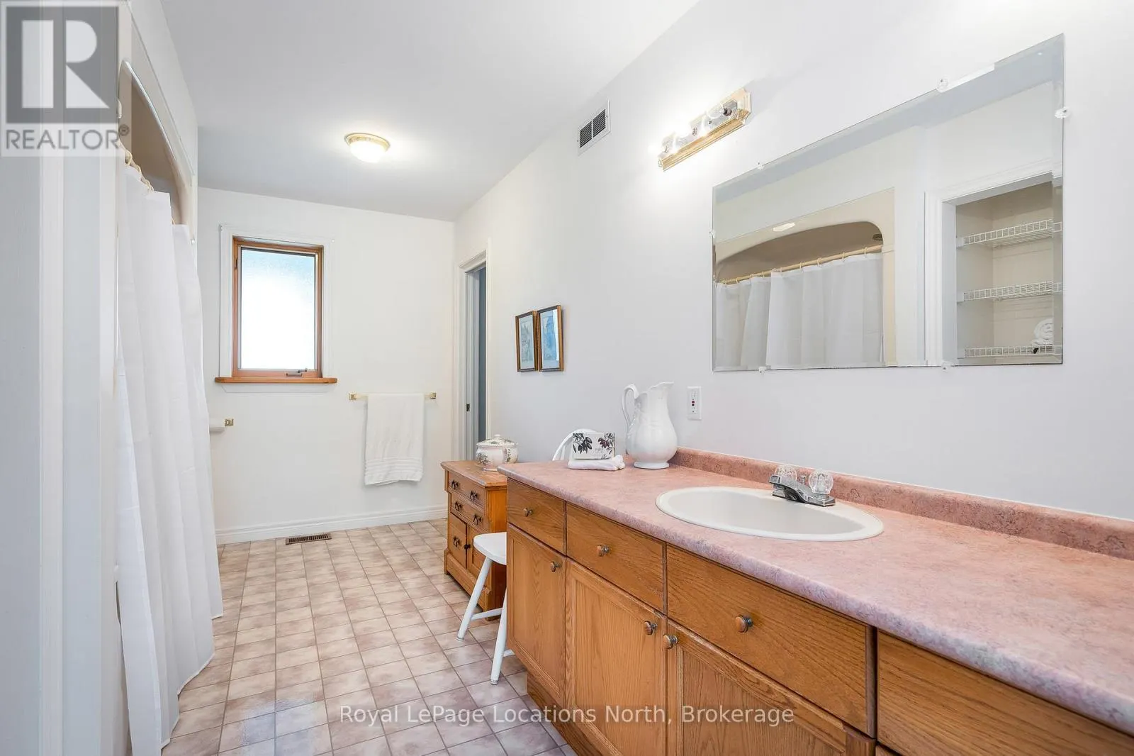 14 SYDENHAM TRAIL W