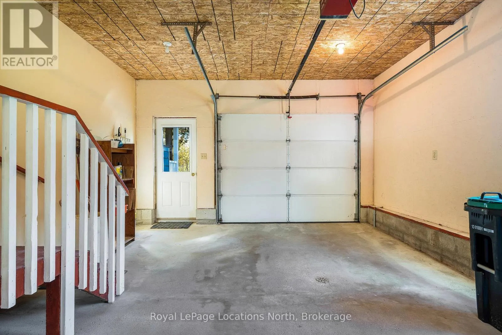 14 SYDENHAM TRAIL W