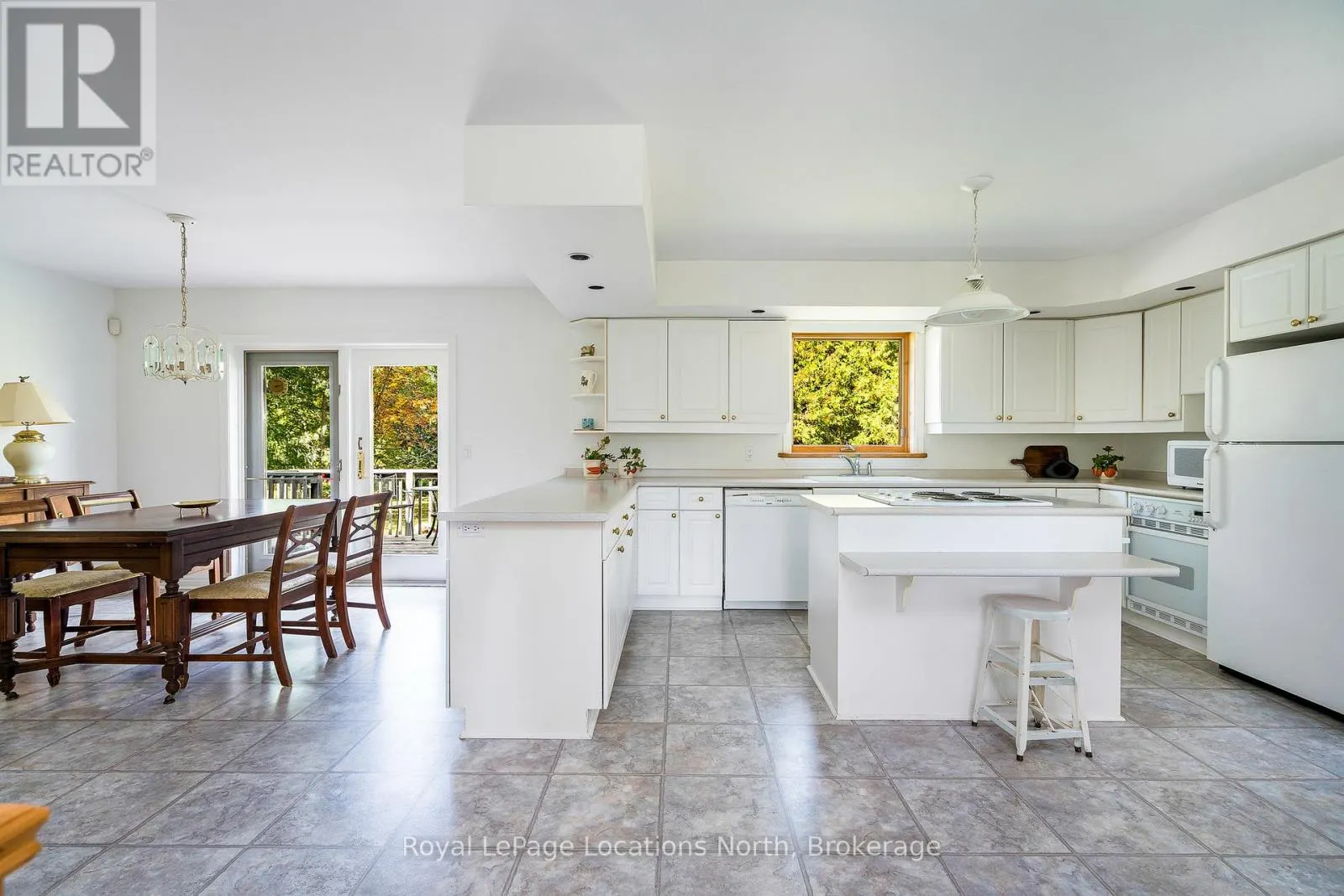 14 SYDENHAM TRAIL W