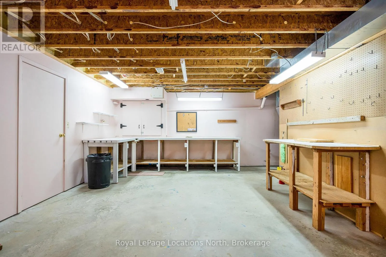 14 SYDENHAM TRAIL W