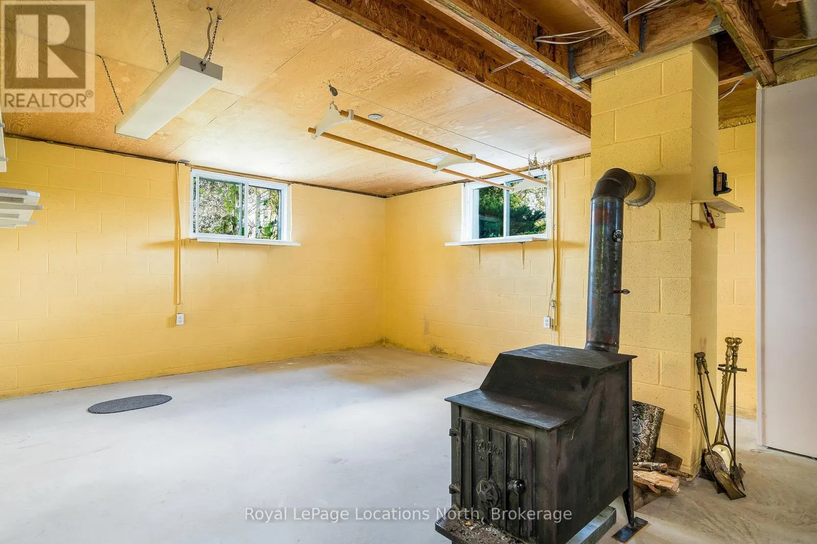 14 SYDENHAM TRAIL W