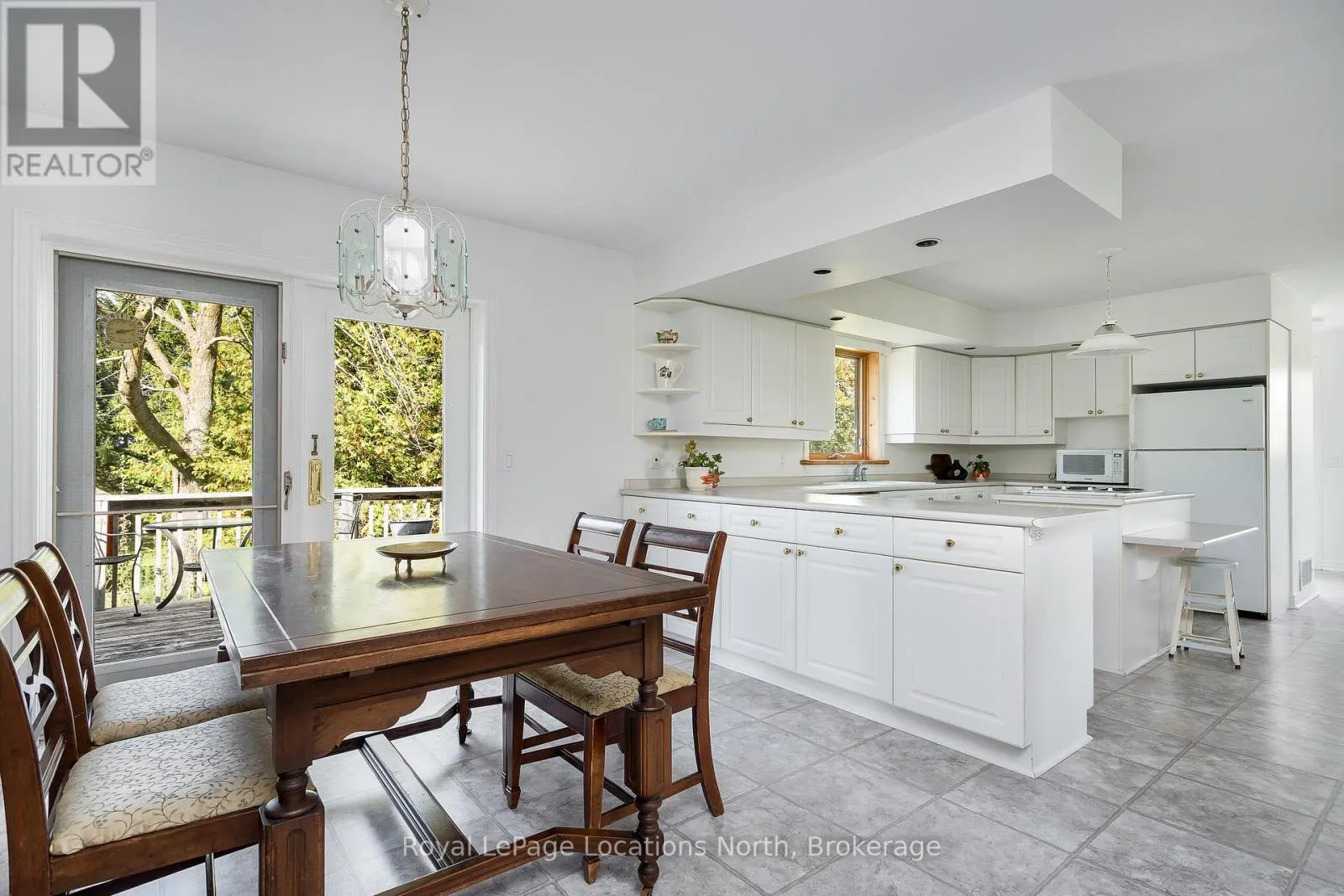 14 SYDENHAM TRAIL W