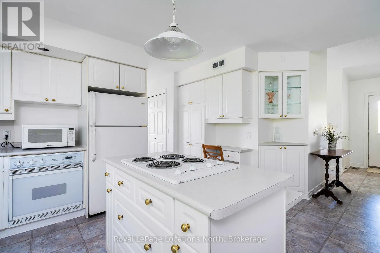 14 SYDENHAM TRAIL W