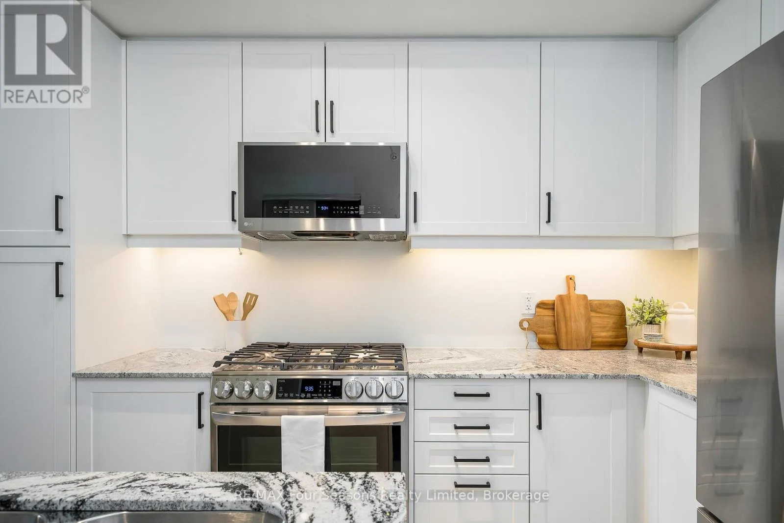 208 - 17 SPOONER CRESCENT, #208