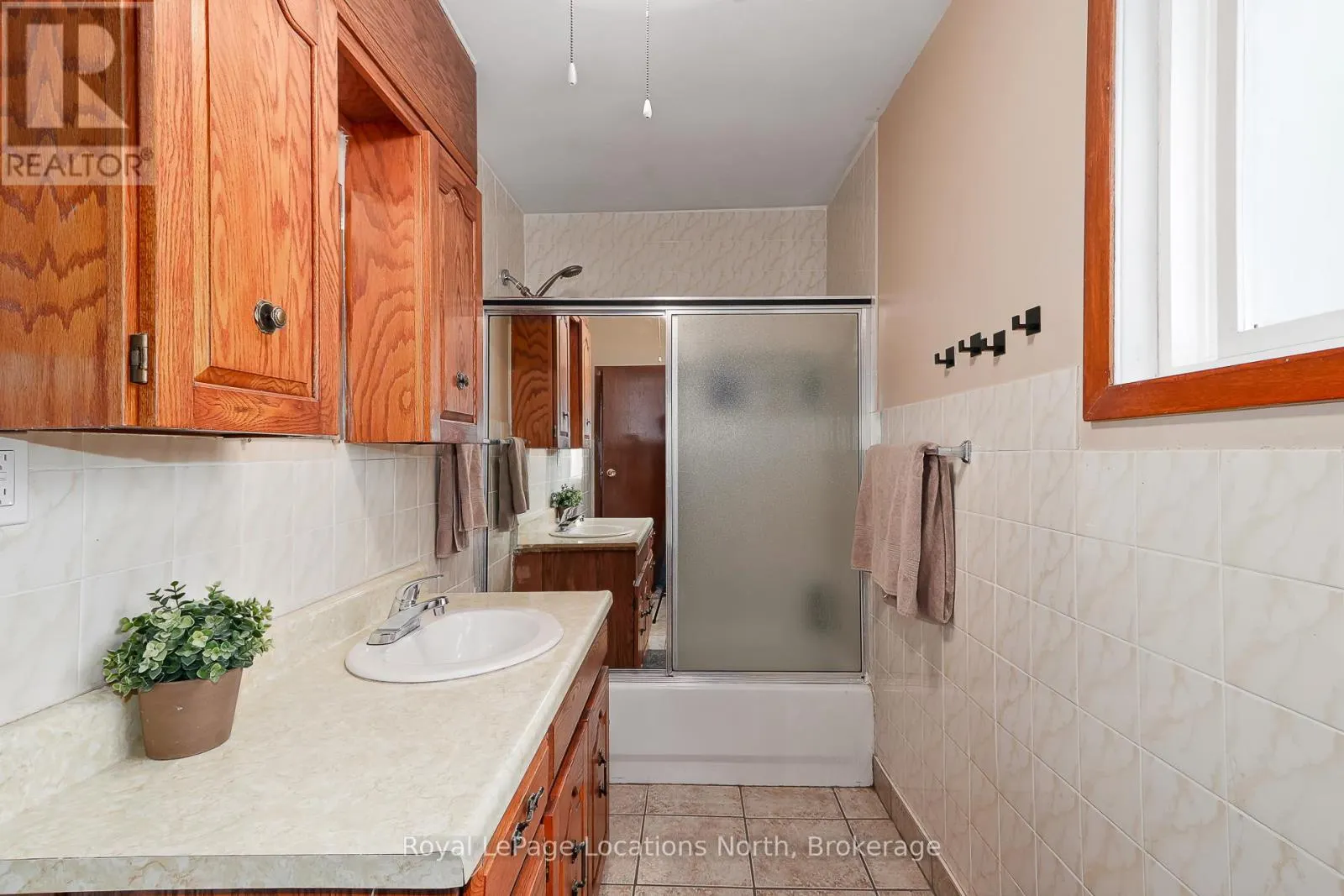32 57TH STREET S