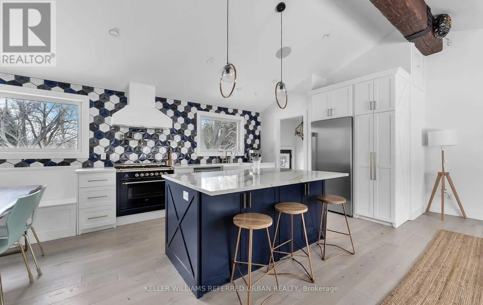 886 SIXTH STREET