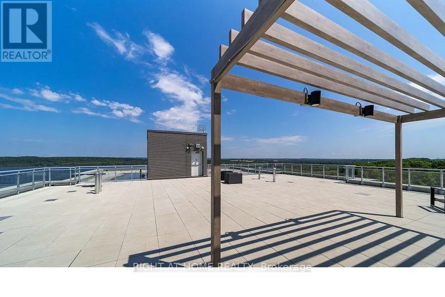 205 - 58 LAKESIDE TERRACE