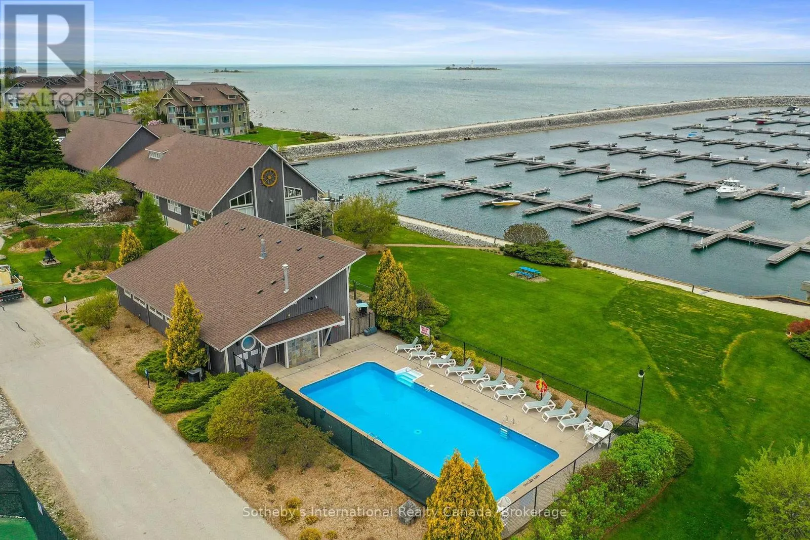 408 MARINERS WAY