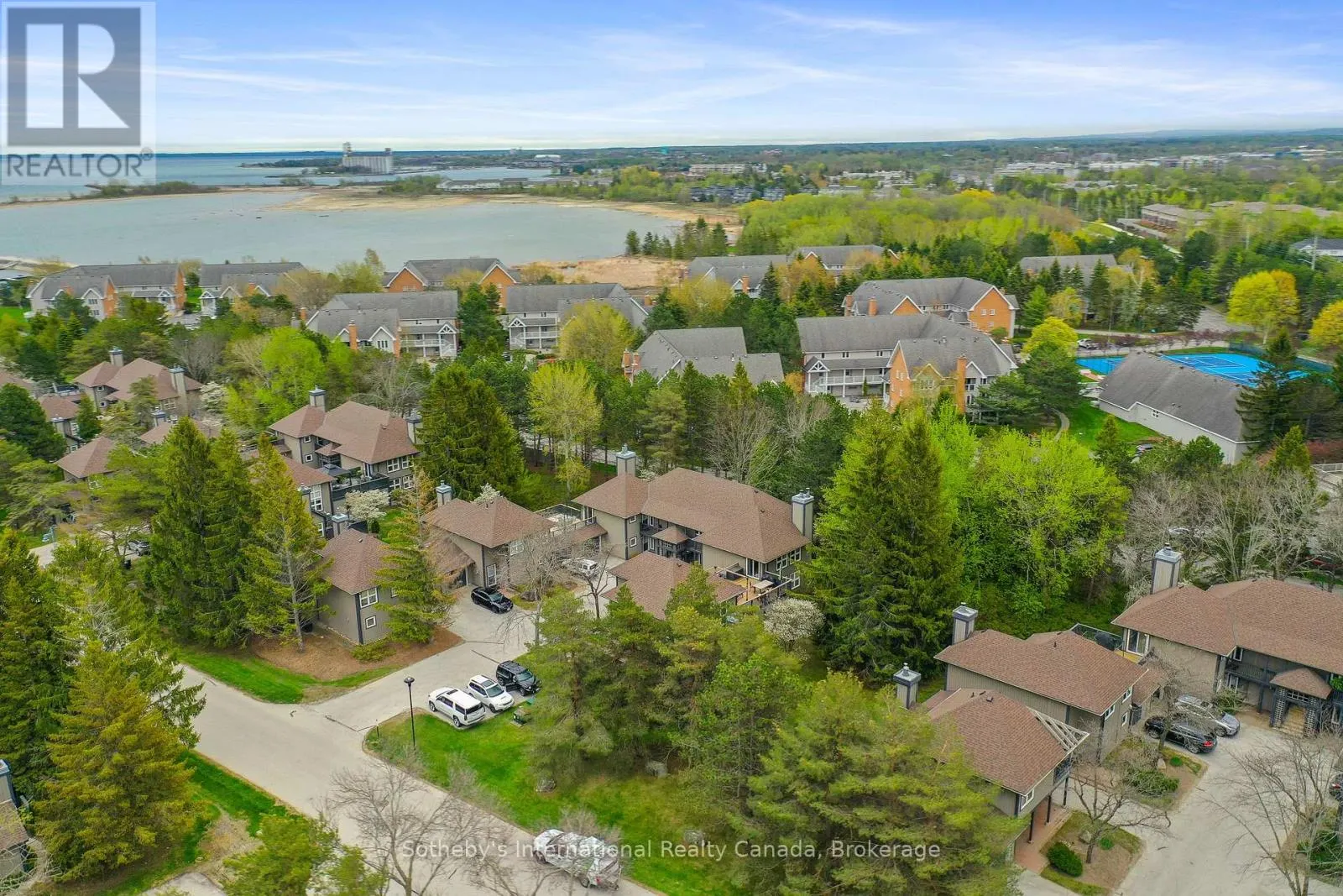 408 MARINERS WAY