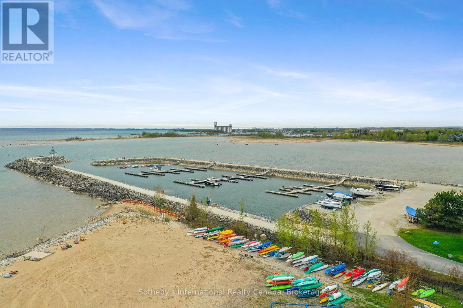 408 MARINERS WAY