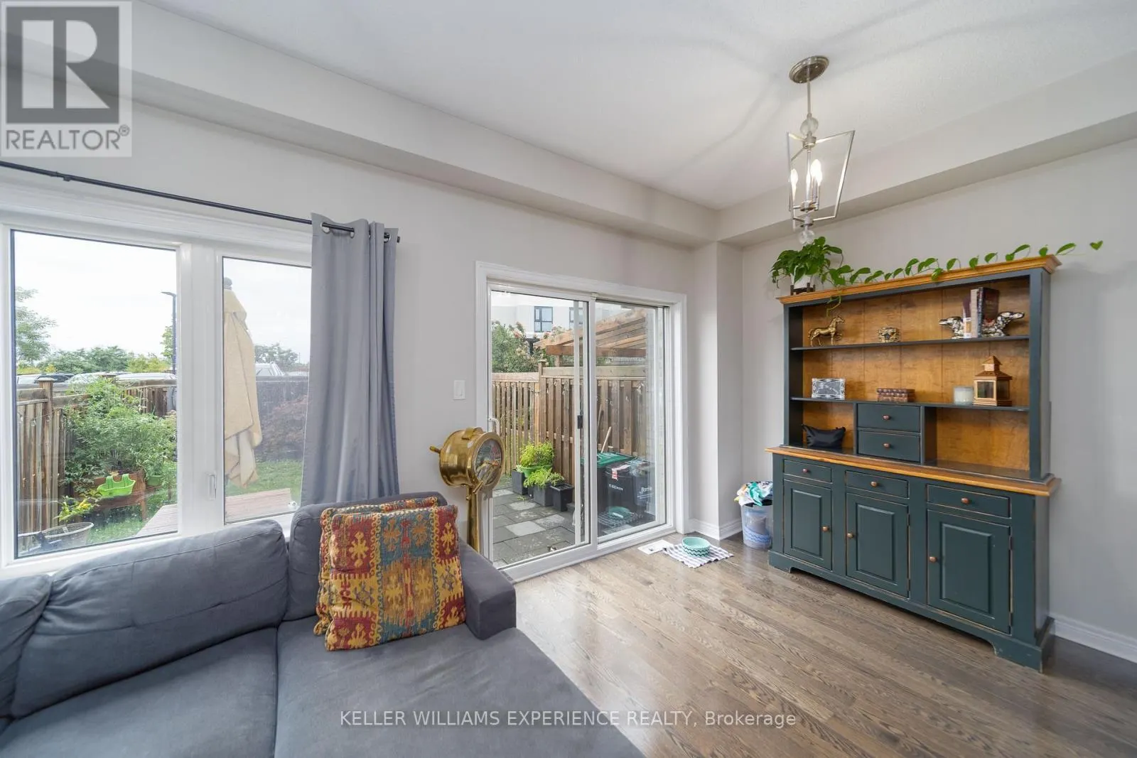 48 SNELGROVE CRESCENT
