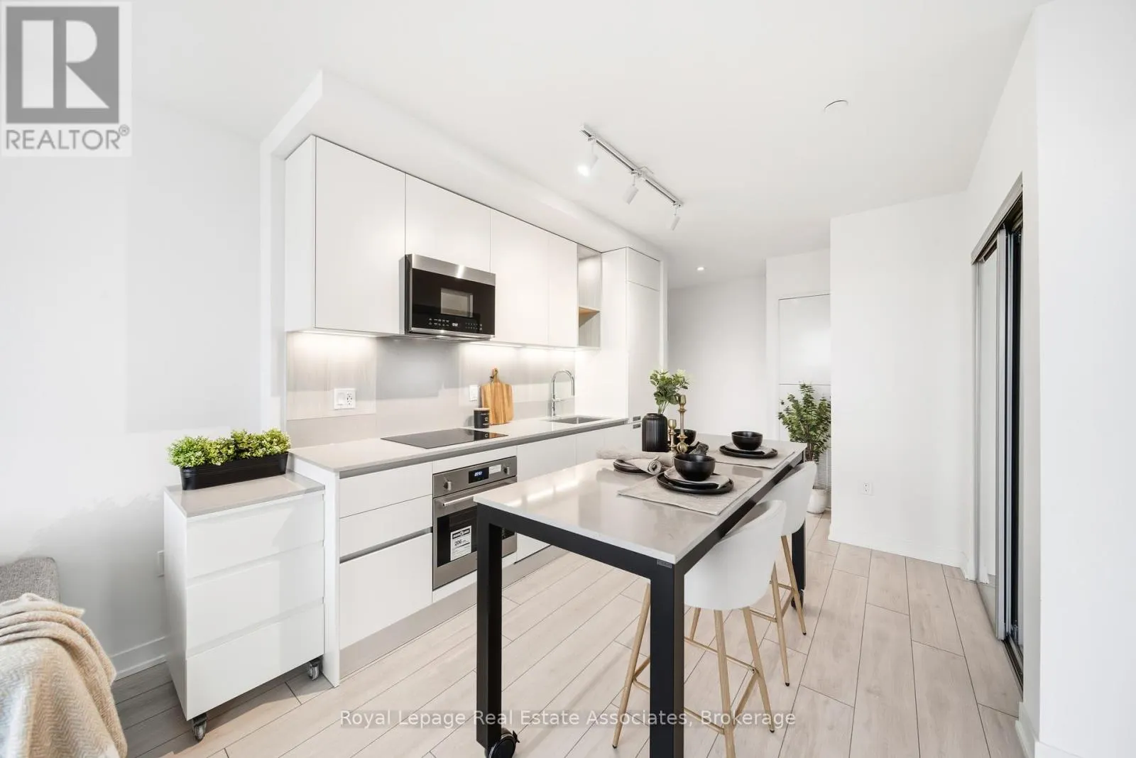 1005 - 39 MARY ST STREET