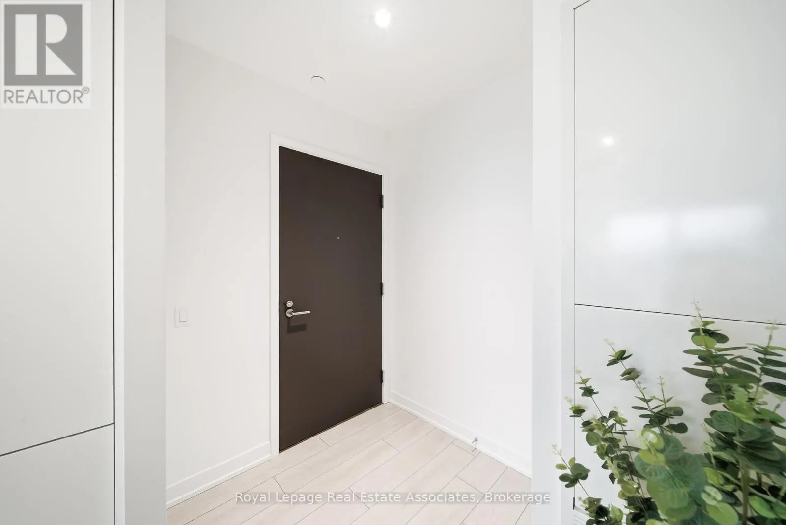 1005 - 39 MARY ST STREET