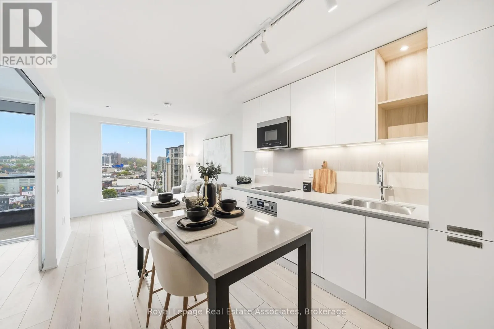 1005 - 39 MARY ST STREET