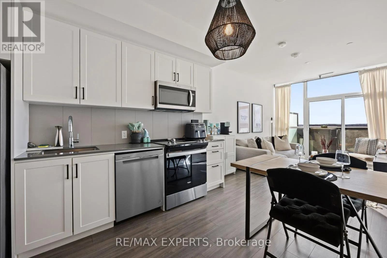 707 - 681 YONGE STREET