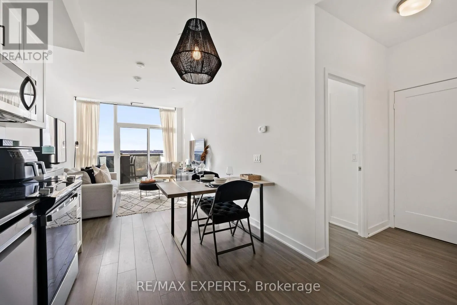 707 - 681 YONGE STREET