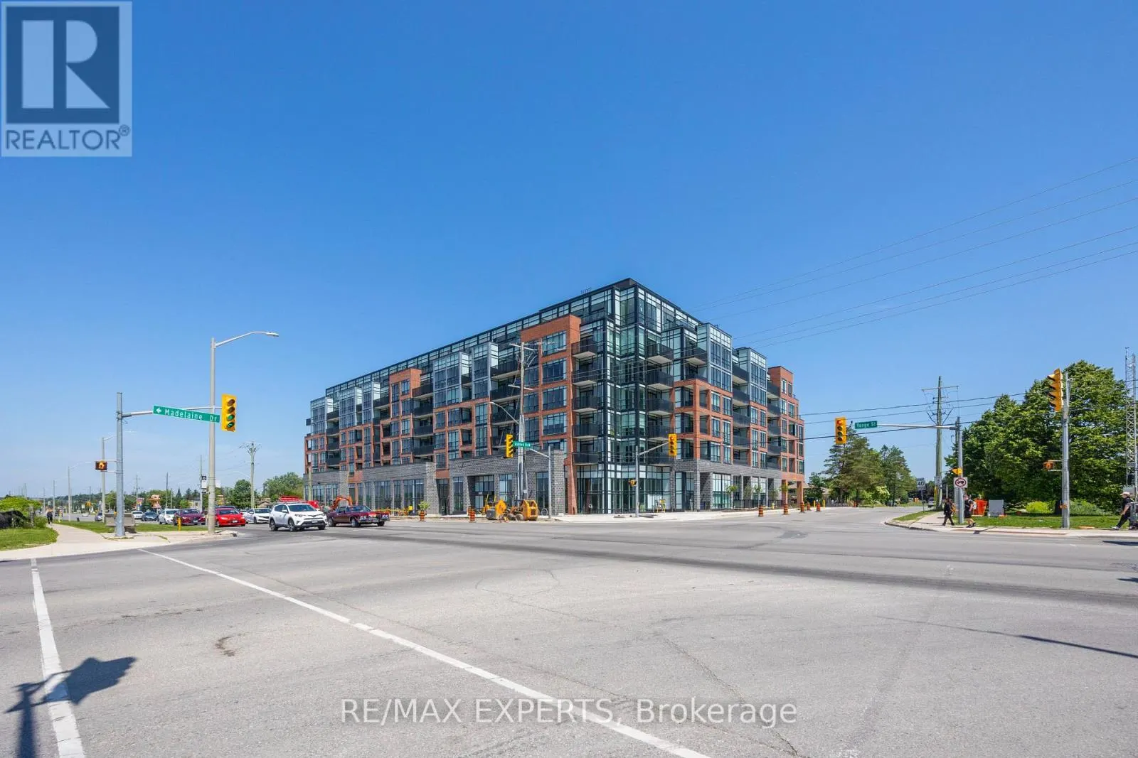 707 - 681 YONGE STREET