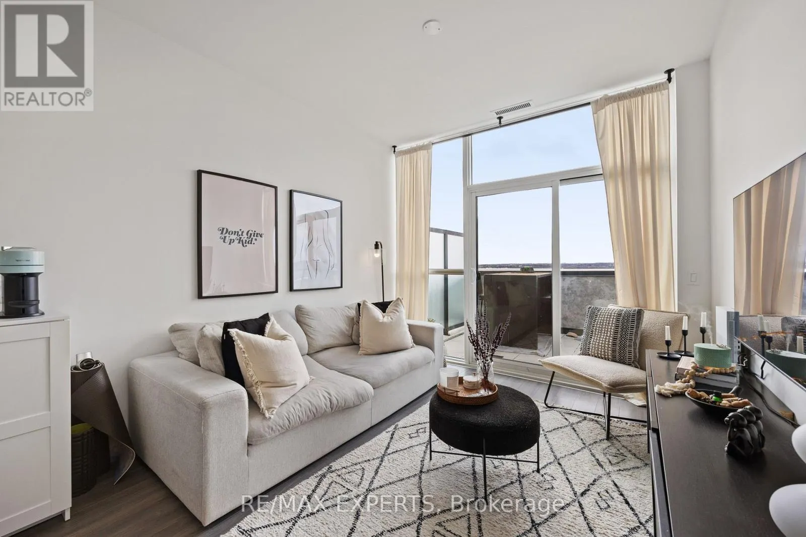 707 - 681 YONGE STREET