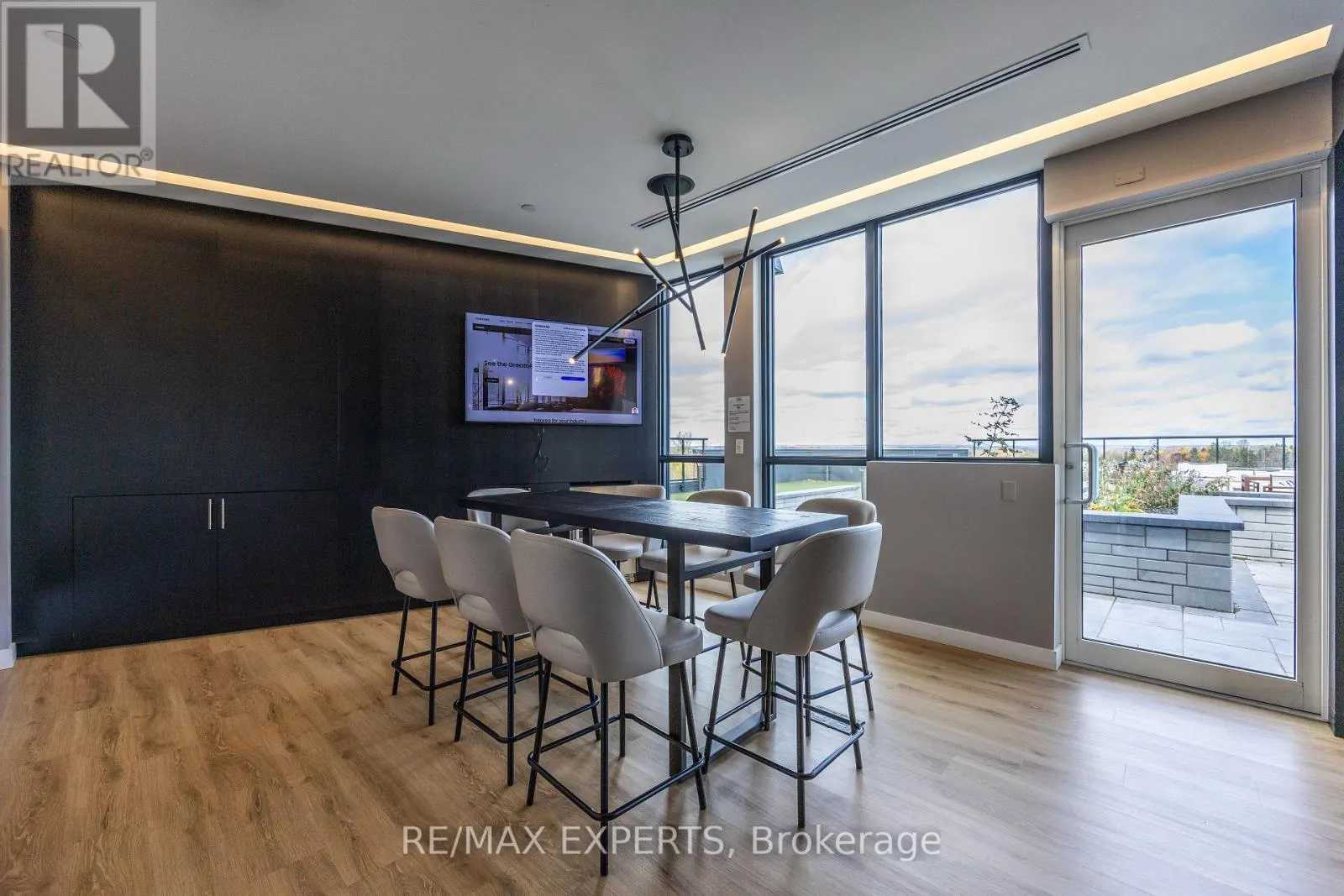 707 - 681 YONGE STREET