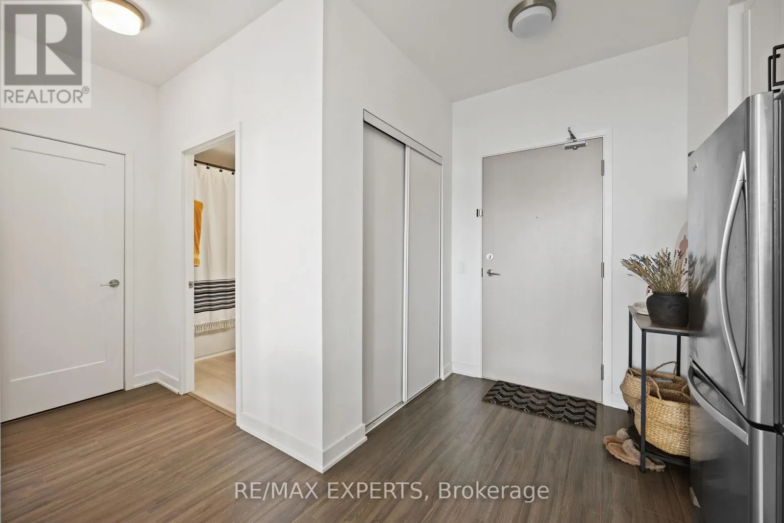 707 - 681 YONGE STREET