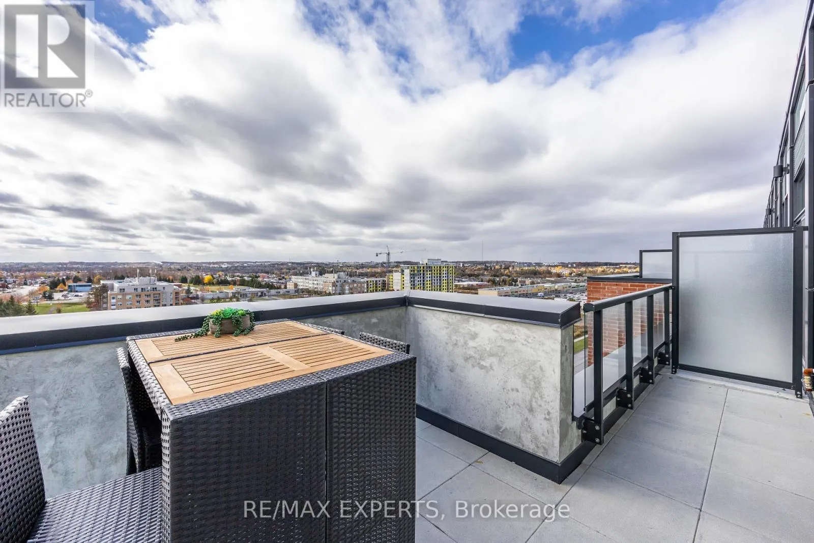 707 - 681 YONGE STREET