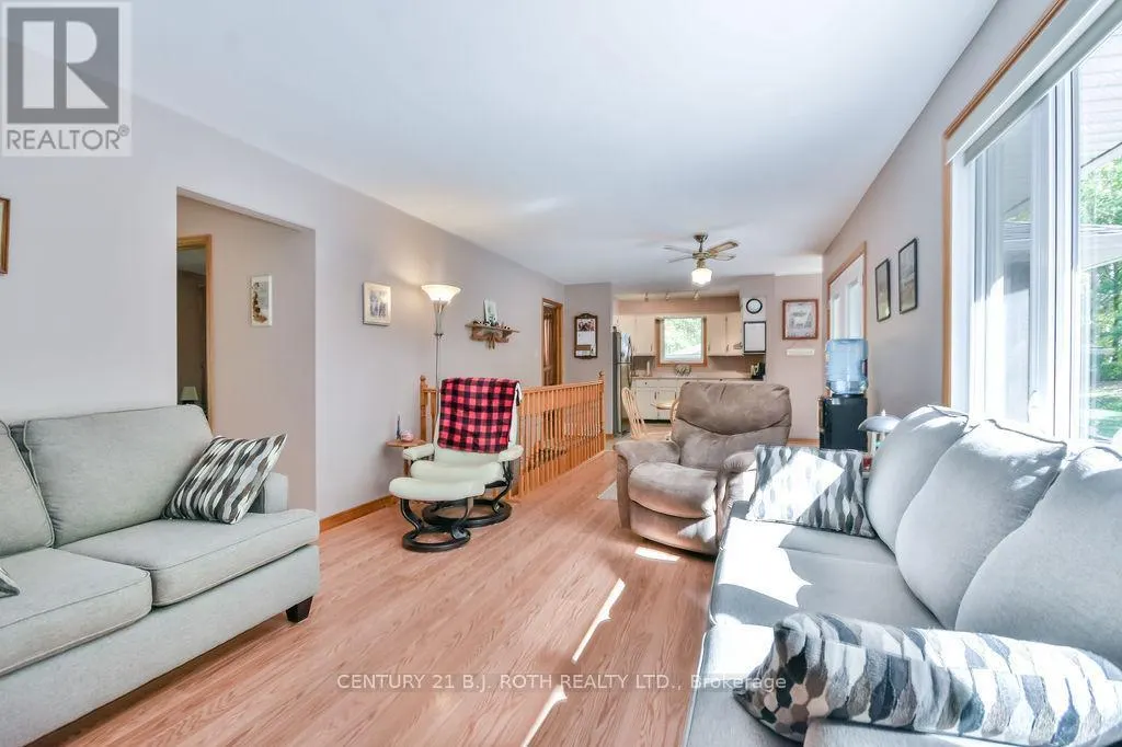 1059 BIRCHCLIFFE CRESCENT