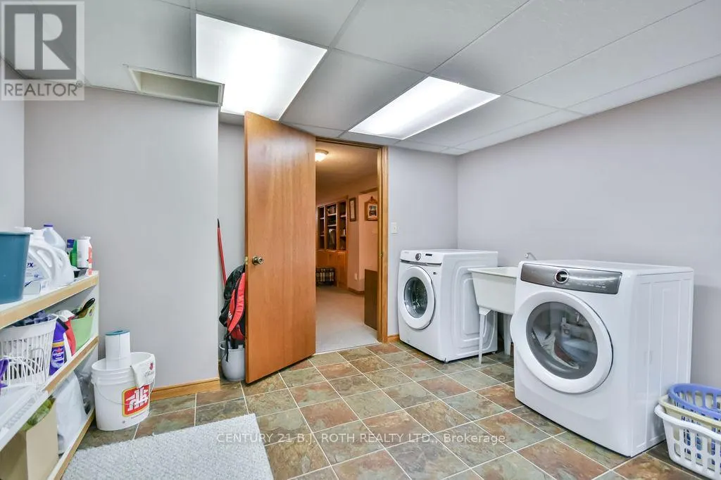 1059 BIRCHCLIFFE CRESCENT