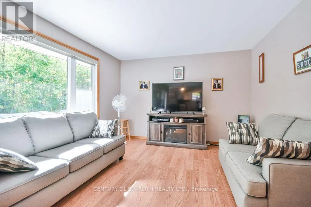 1059 BIRCHCLIFFE CRESCENT