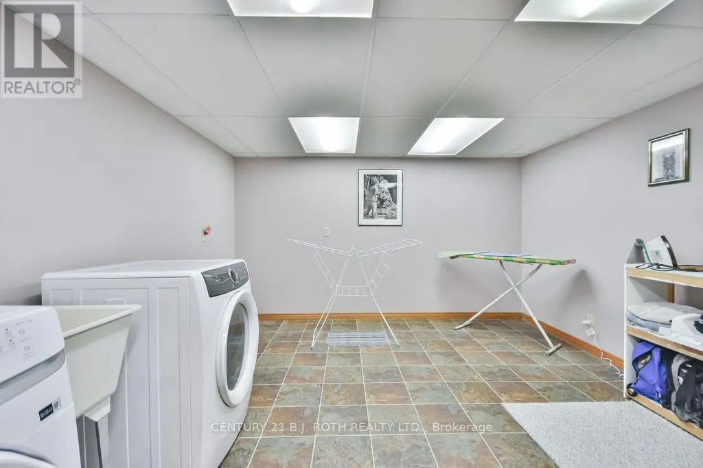 1059 BIRCHCLIFFE CRESCENT