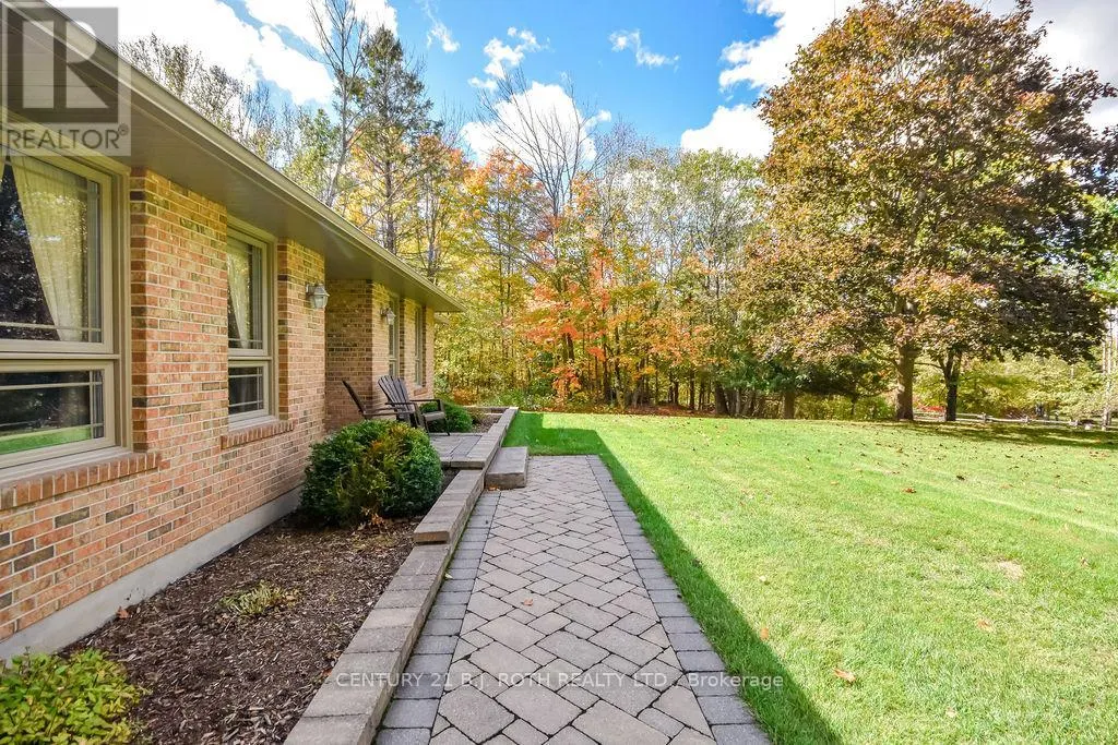 1059 BIRCHCLIFFE CRESCENT
