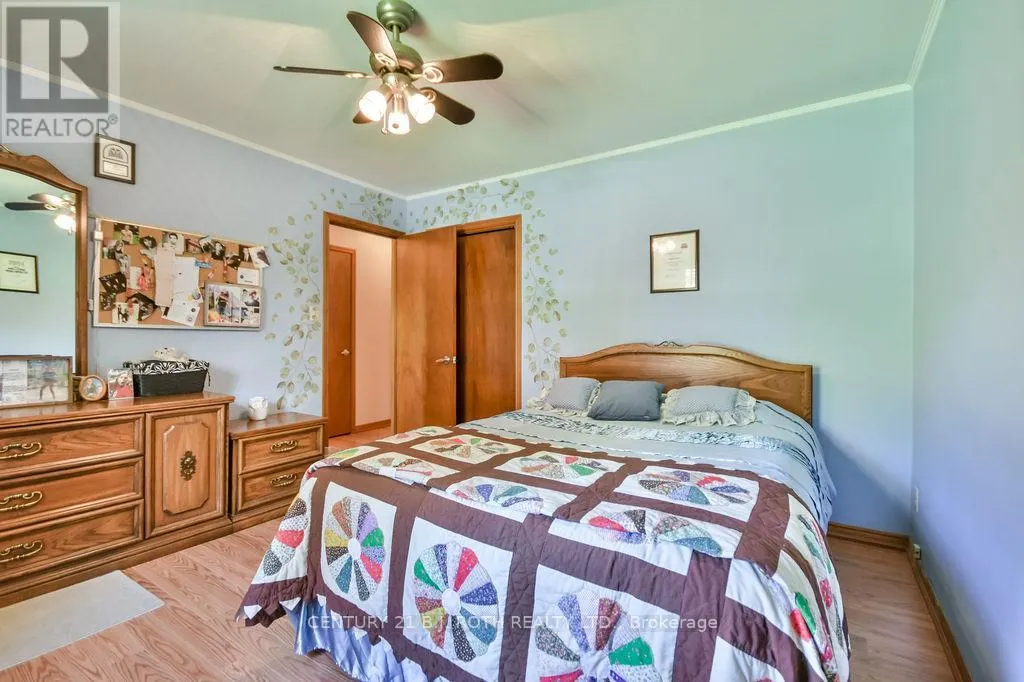 1059 BIRCHCLIFFE CRESCENT