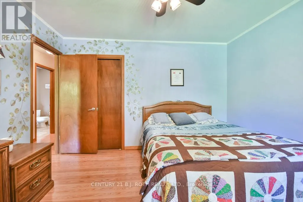 1059 BIRCHCLIFFE CRESCENT