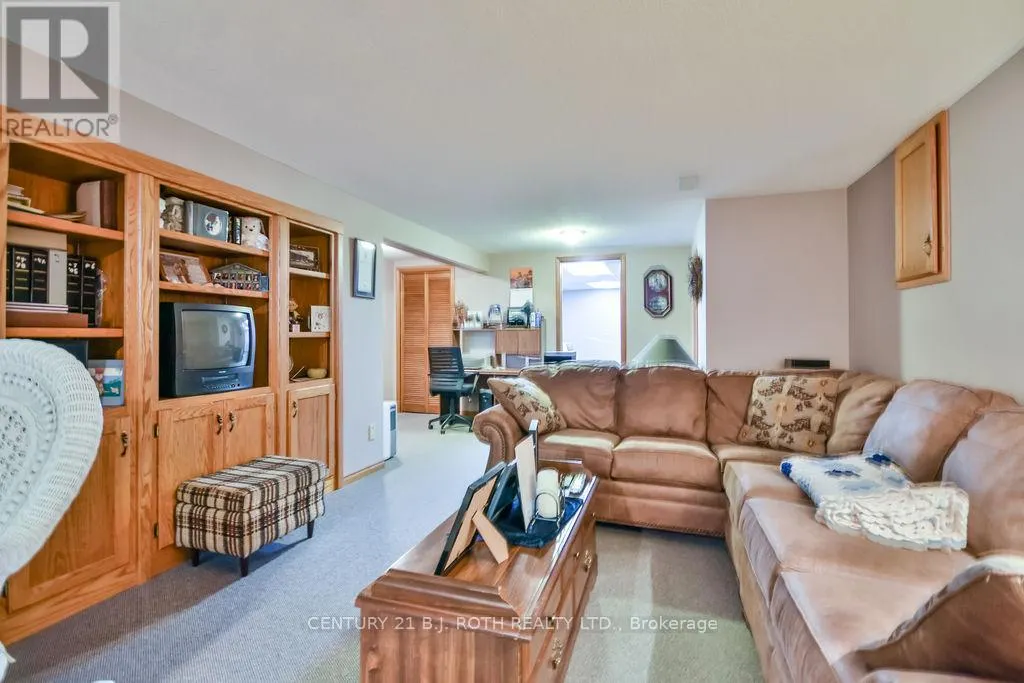 1059 BIRCHCLIFFE CRESCENT