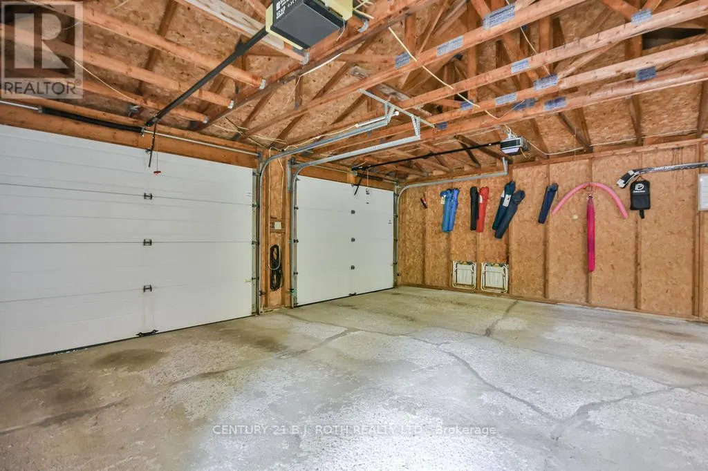 1059 BIRCHCLIFFE CRESCENT