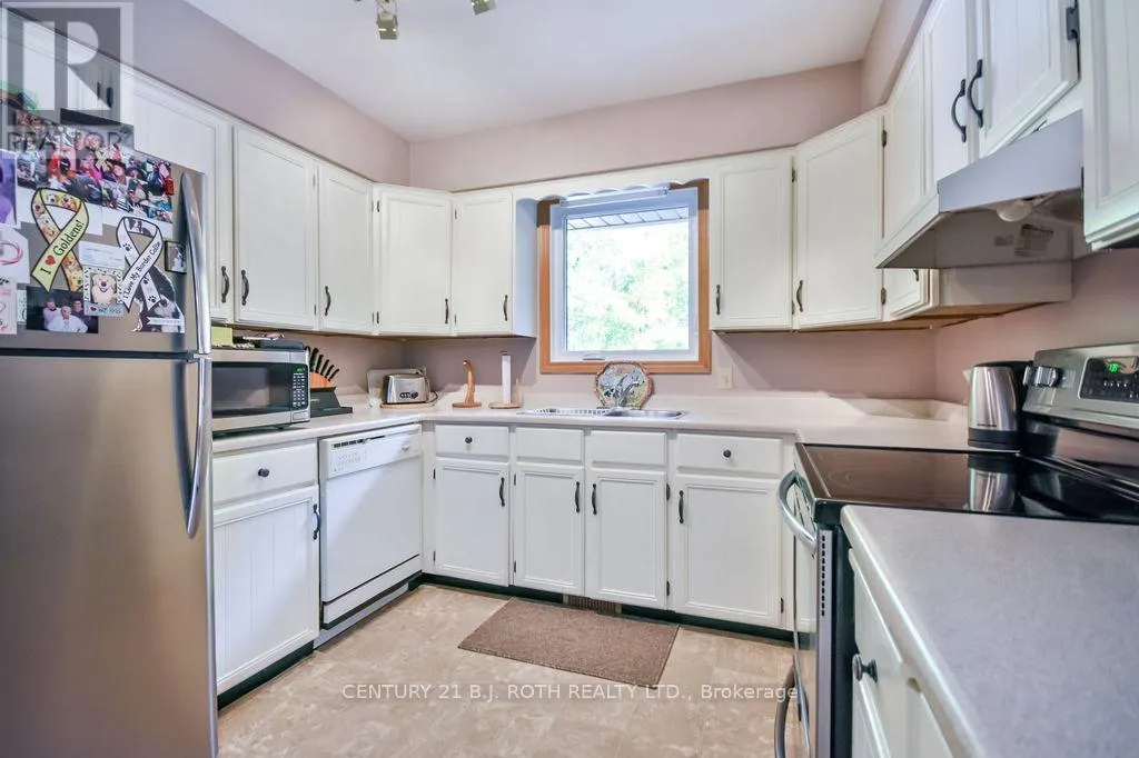 1059 BIRCHCLIFFE CRESCENT