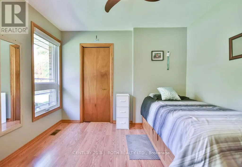1059 BIRCHCLIFFE CRESCENT