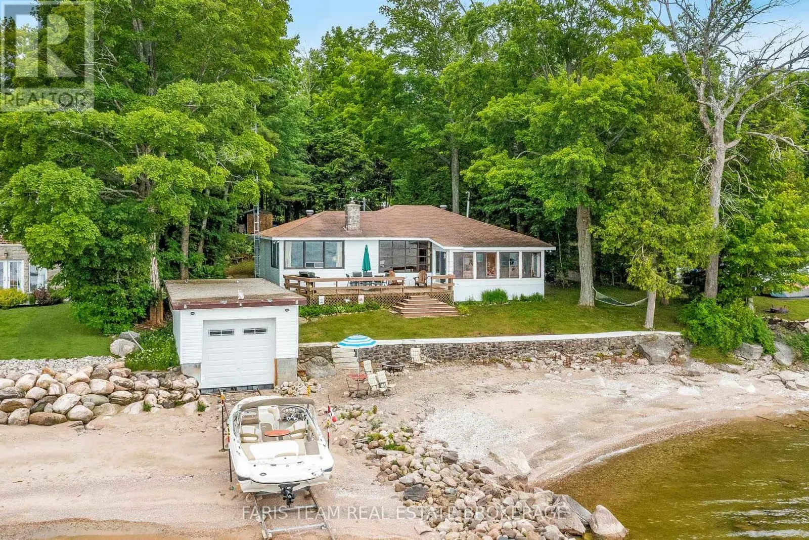 1697 CHAMPLAIN ROAD