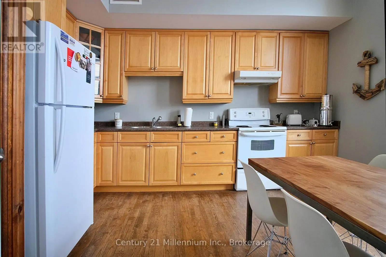 2 - 68 HURONTARIO STREET, #2