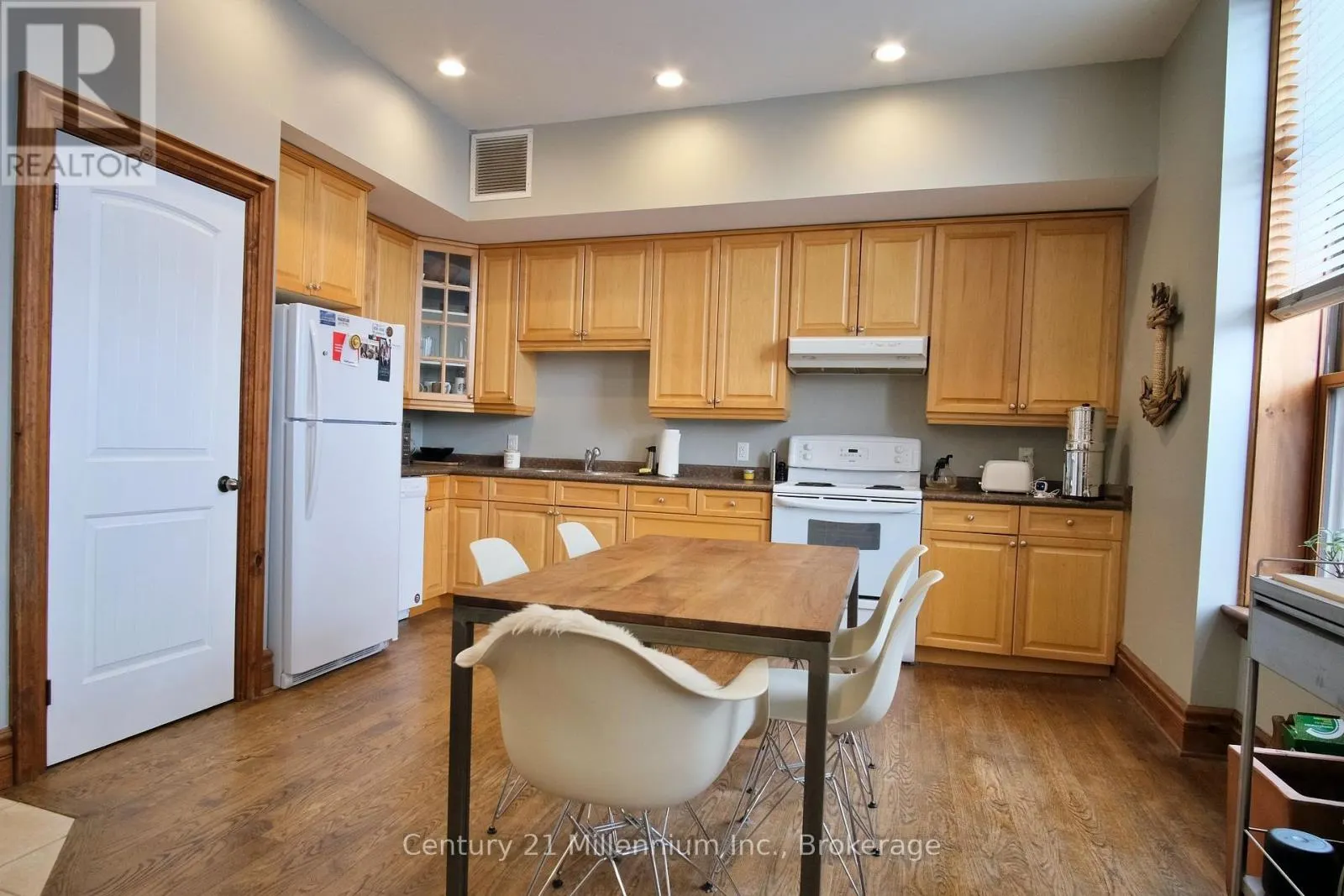 2 - 68 HURONTARIO STREET, #2