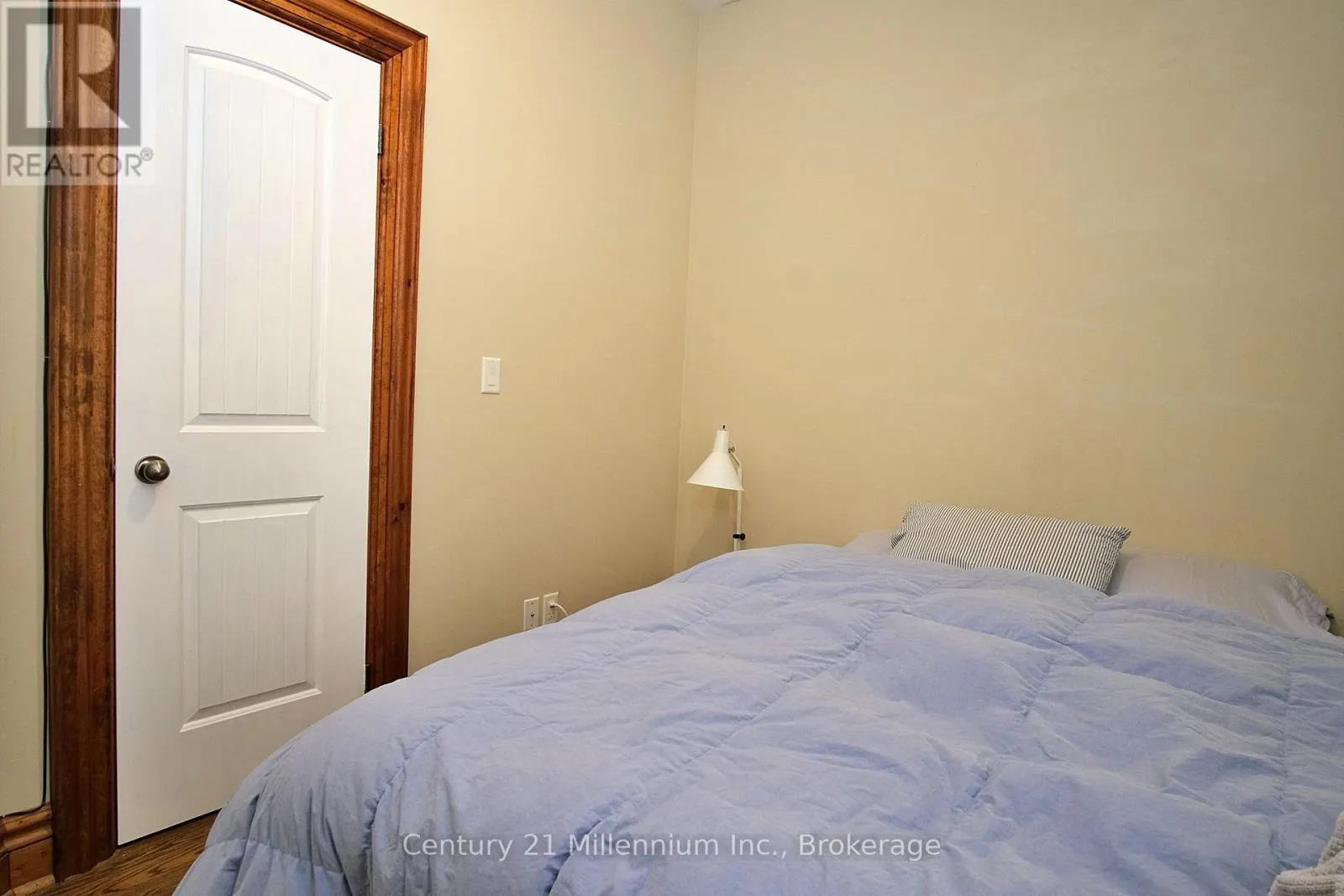 2 - 68 HURONTARIO STREET, #2